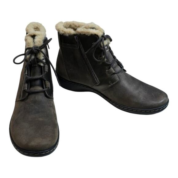 Clarks Women's Cora Chai SHERPA LEATHER DISTRESSED‎ Ankle BootS SIZE 11 NEW - Picture 1 of 9